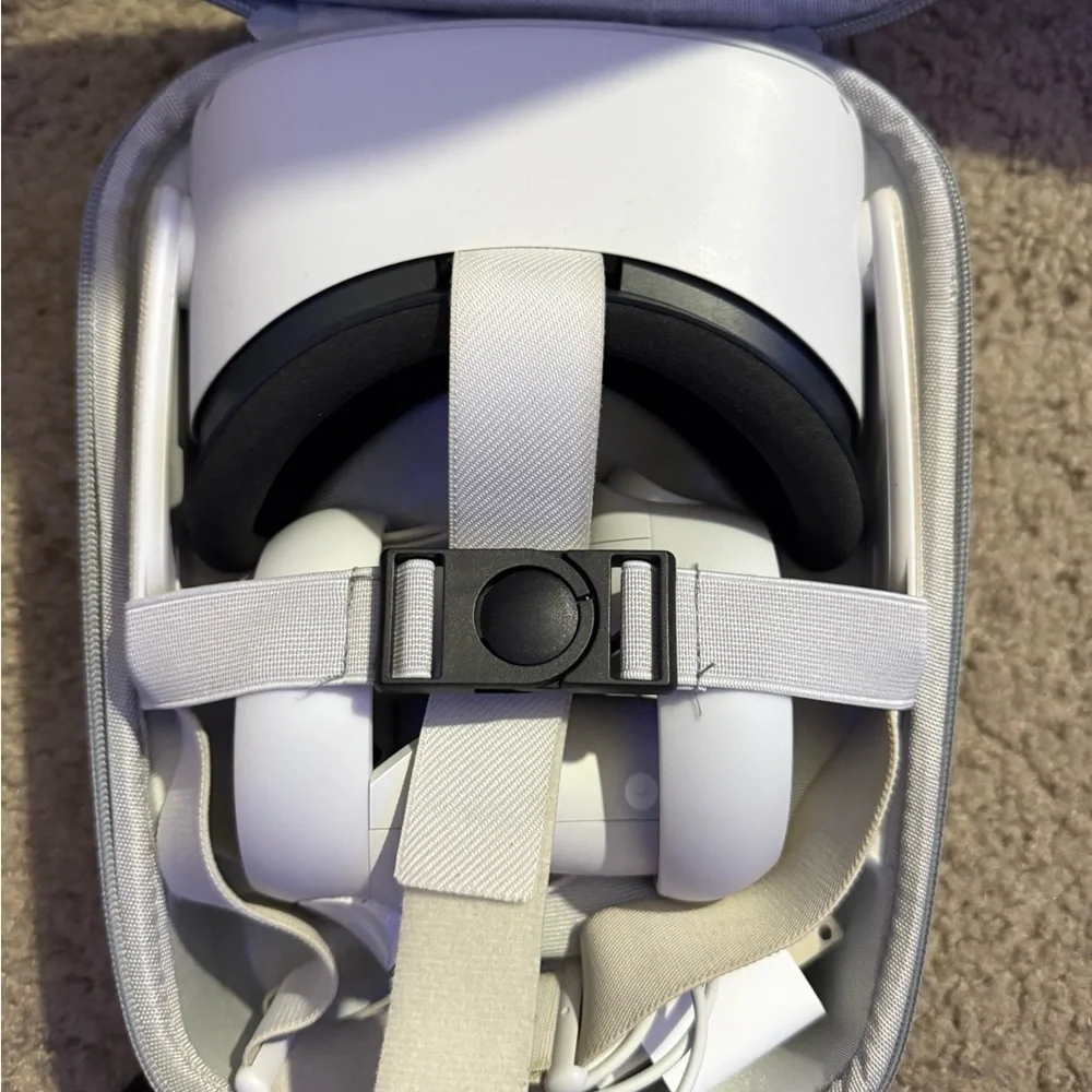 Oculus meta quest 2 plus the case